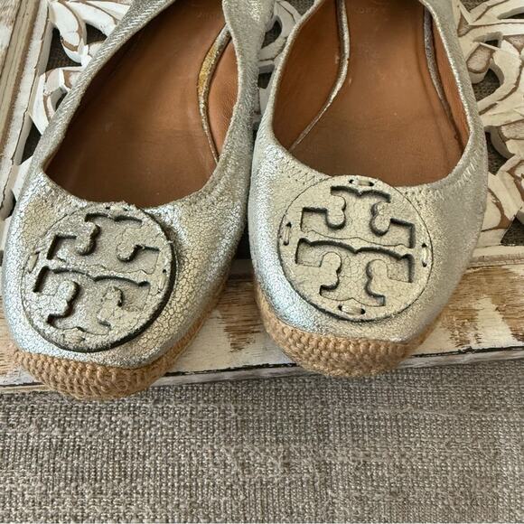 Tory Burch Silver Flats Shoes Women’s 8 - Picture 2 of 8